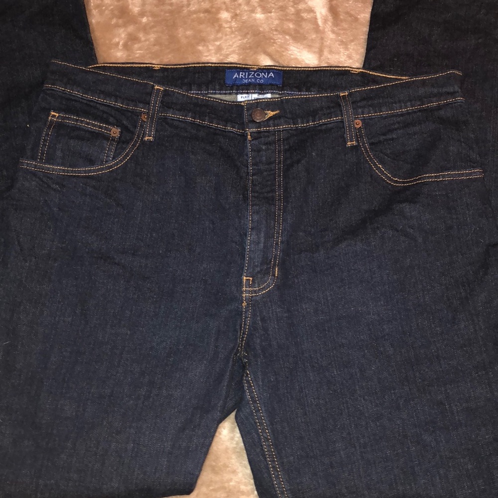 Arizona Jean Co Men’s 38 x 32 • Relaxed Fit
